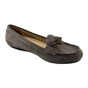 5 for $25 Vionic Norah‎ Moccasin Brown Suede size 6.5